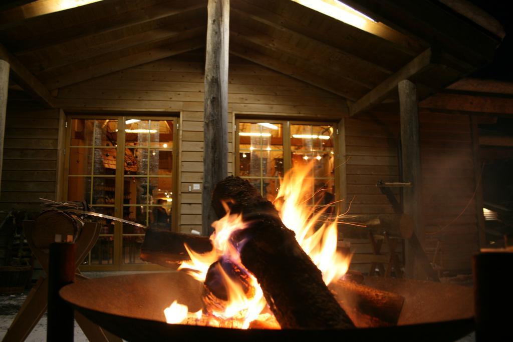 Hüttenhotel Husky Lodge Muotathal Exterior foto